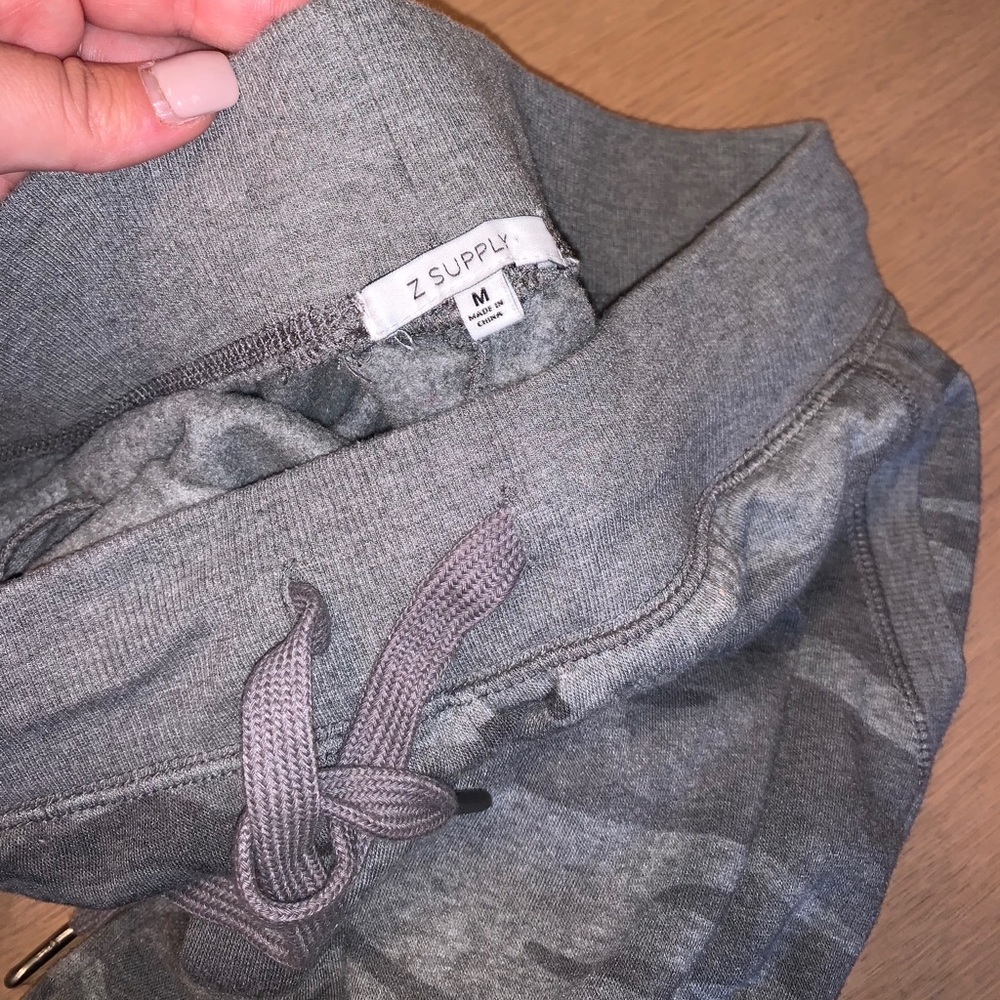 Z supply grey camo joggers! Never worn. NWOT